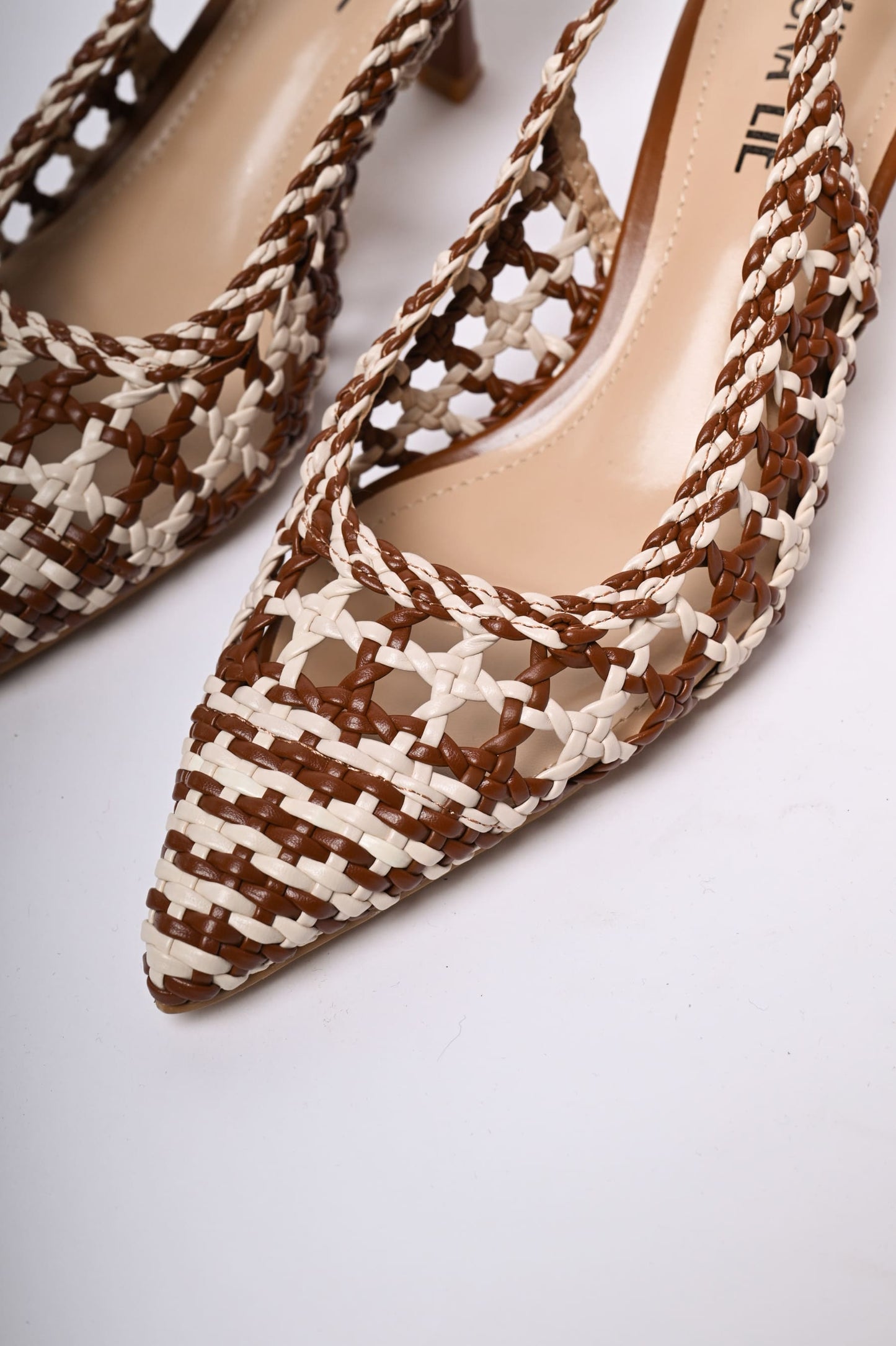 Slingback in simil-rafia intrecciata